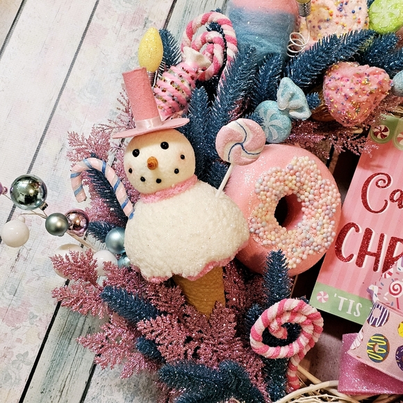 Candyland Christmas wreath 5 - Picture 6 of 12